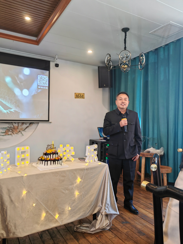 领导发言.jpg 领导发言.jpg